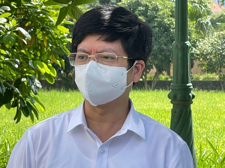 Tuy nhi&ecirc;n Ths.BS Nguy&ecirc;̃n Trọng Khoa - Ph&oacute; Cục trưởng Cục Quản l&yacute; Kh&aacute;m, chữa b&ecirc;̣nh B&ocirc;̣ Y t&ecirc;́ khẳng định: &ldquo;B&ocirc;̣ Y t&ecirc;́ v&agrave; TP.HCM cam k&ecirc;́t kh&ocirc;ng thi&ecirc;́u m&aacute;y thở, kh&iacute; oxy cho người b&ecirc;̣nh, do đ&oacute; người d&acirc;n ho&agrave;n to&agrave;n c&oacute; th&ecirc;̉ an t&acirc;m&rdquo;.
