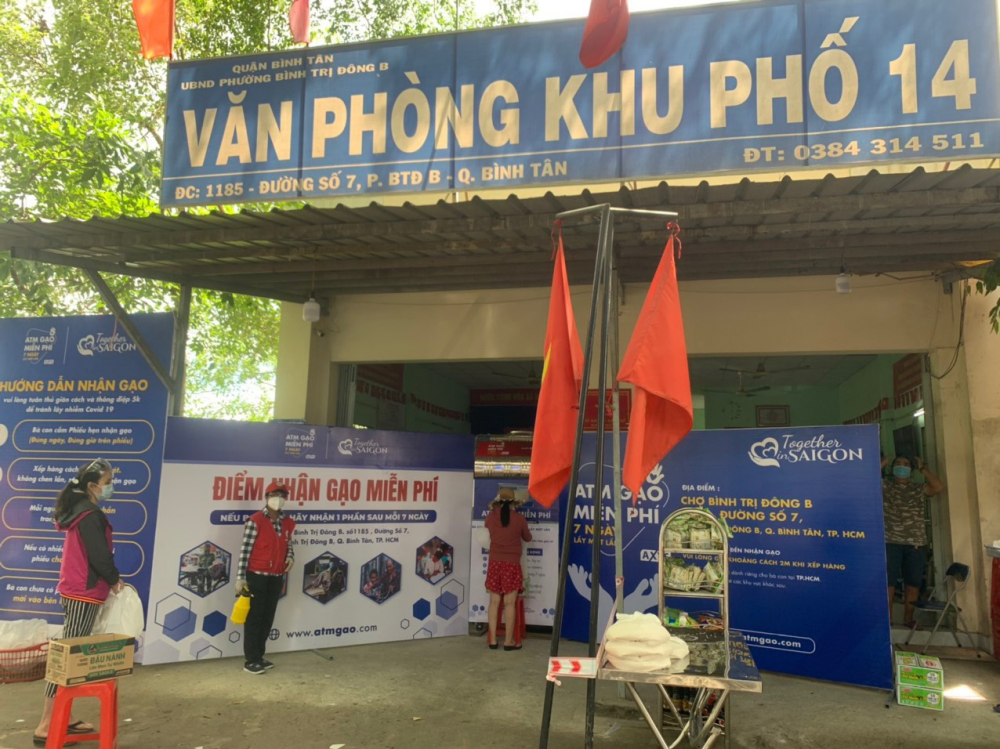 ATM gạo đặt tại trụ sở văn ph&ograve;ng khu phố 14, phường B&igrave;nh Trị Đ&ocirc;ng B, quận B&igrave;nh T&acirc;n. 