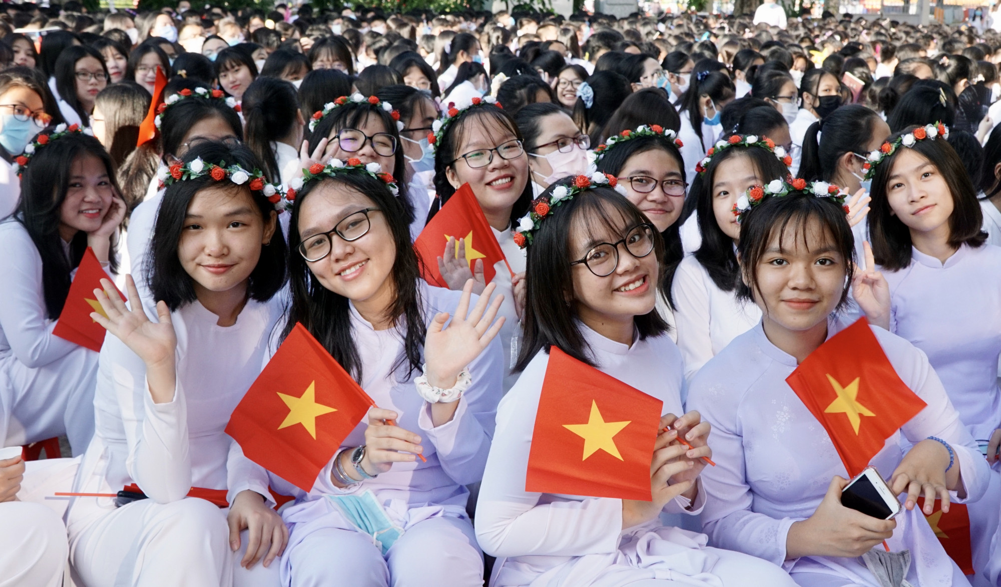 Học sinh lớp 10 Trường THPT Mạc Đĩnh Chi trong lễ khai giảng năm học mới