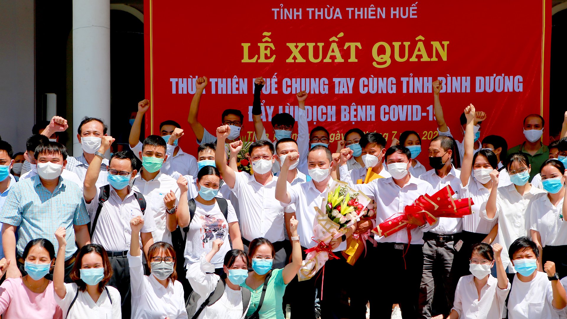 Đợt n&agrave;y gồm 66 người. Trong đ&oacute;, c&oacute; 20 c&aacute;n bộ, nh&acirc;n vi&ecirc;n y tế của c&aacute;c đơn vị thuộc Sở Y tế; 20 c&aacute;n bộ, nh&acirc;n vi&ecirc;n y tế thuộc Bệnh viện Trung ương Huế v&agrave; 26 c&aacute;n bộ, b&aacute;c sĩ, giảng vi&ecirc;n, sinh vi&ecirc;n Trường ĐH Y - Dược, ĐH Huế