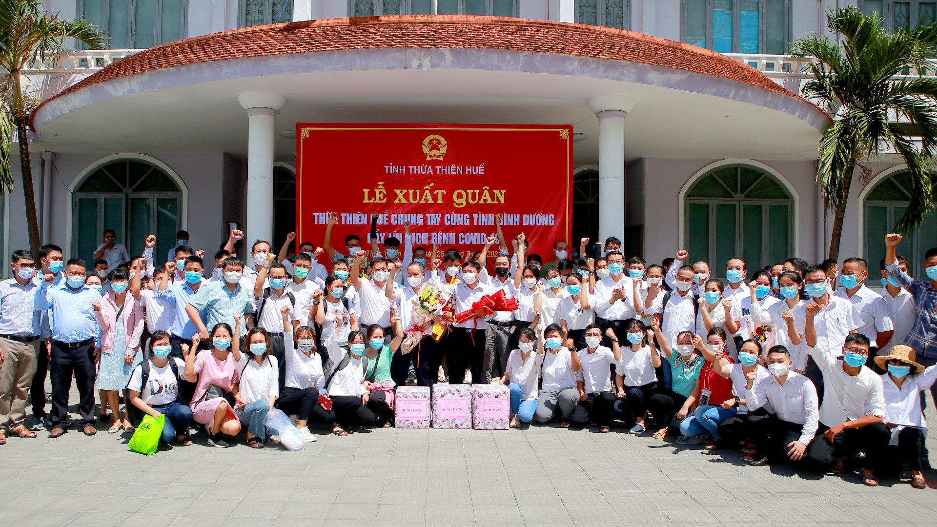 Ph&aacute;t biểu tại lễ xuất qu&acirc;n, &ocirc;ng Nguyễn Thanh B&igrave;nh Ph&oacute; chủ tịch UBND tỉnh Thừa Thi&ecirc;n &ndash; Huế cảm ơn, ghi nhận, đ&aacute;nh gi&aacute; cao tinh thần xung k&iacute;ch, t&igrave;nh nguyện của c&aacute;c y, b&aacute;c sĩ, c&aacute;n bộ, nh&acirc;n vi&ecirc;n y tế, sinh vi&ecirc;n t&igrave;nh nguyện l&ecirc;n đường l&agrave;m nhiệm vụ tại tỉnh B&igrave;nh Dương. Đồng thời mong muốn c&aacute;c th&agrave;nh vi&ecirc;n của đo&agrave;n đi v&agrave;o v&ugrave;ng c&oacute; dịch cần đảm bảo an to&agrave;n cho bản th&acirc;n; giữ vững bản lĩnh, sức khỏe; đem hết khả năng, kinh nghiệm v&agrave; tinh thần nhiệt huyết để hỗ trợ tỉnh B&igrave;nh Dương đẩy l&ugrave;i dịch bệnh. B&ecirc;n cạnh đ&oacute;, cần tu&acirc;n thủ c&aacute;c quy định của Bộ Y tế v&agrave; của địa phương nơi l&agrave;m nhiệm vụ, quyết t&acirc;m ho&agrave;n th&agrave;nh cao nhất nhiệm vụ được giao.