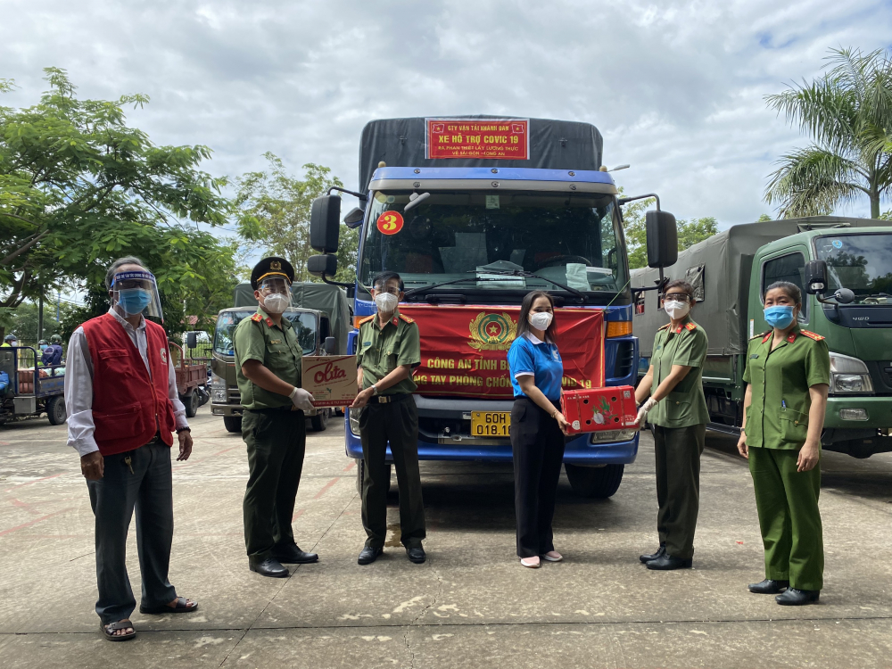 Chuyến xe nghĩa t&igrave;nh đến huyện B&igrave;nh Ch&aacute;nh. 