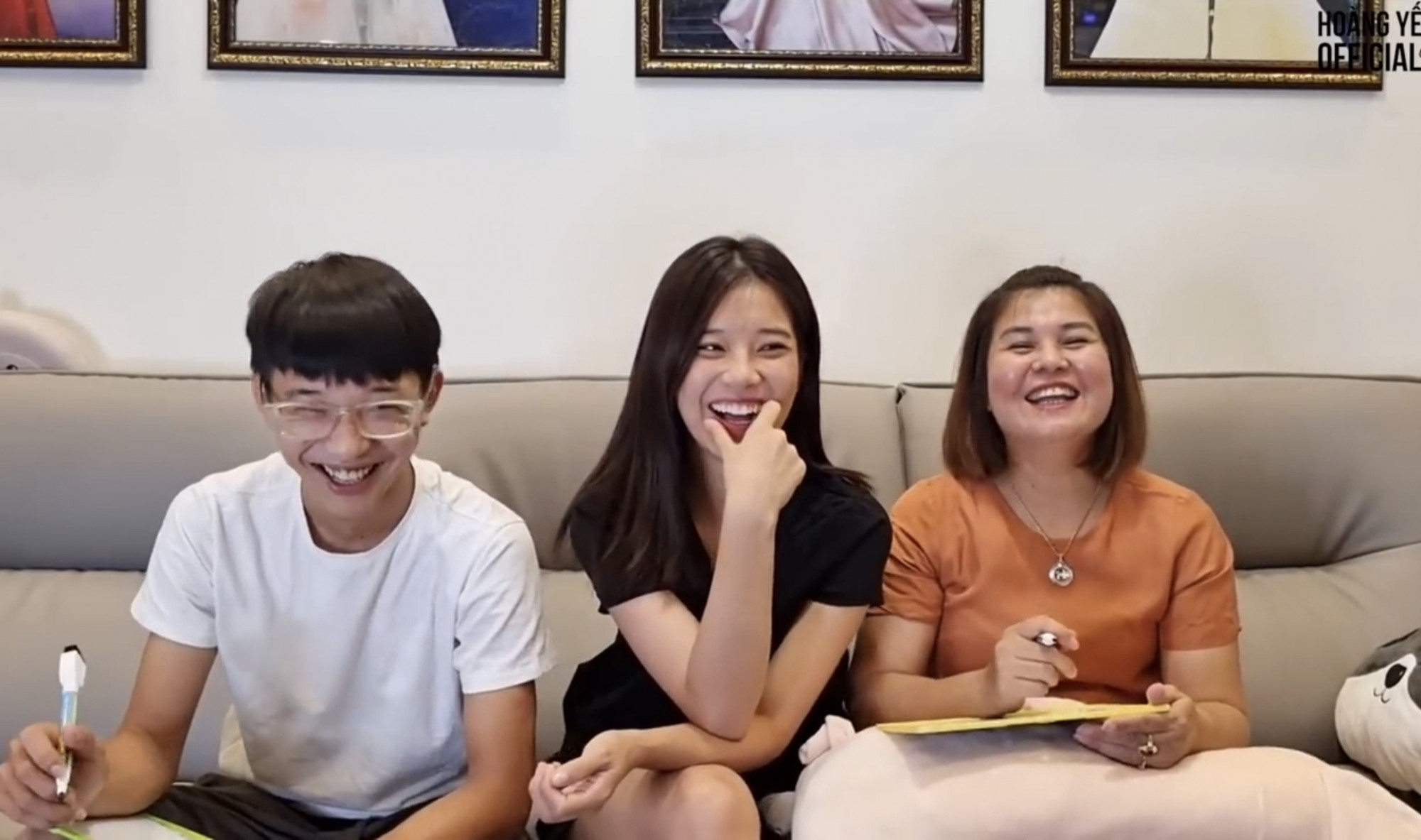 Gia đ&igrave;nh Ho&agrave;ng Yến Chibi chơi tr&ograve; chơi để hiểu &yacute; nhau th&ocirc;ng qua những c&acirc;u hỏi đơn giản
