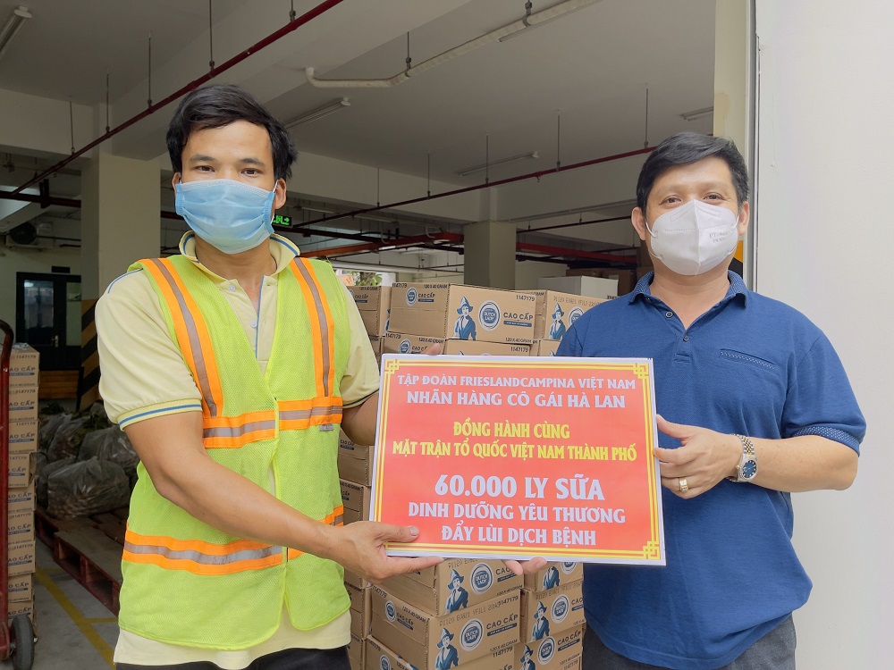 Những chuyến h&agrave;ng đầy ắp y&ecirc;u thương chuyển về Mặt trận Tổ quốc Việt Nam TPHCM để chăm s&oacute;c dinh dưỡng cho tuyến đầu chống dịch - Ảnh: CGHL