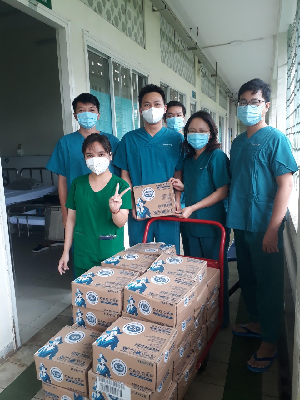Chăm s&oacute;c dinh dưỡng ph&ugrave; hợp cho c&aacute;c y, b&aacute;c sĩ l&agrave; việc l&agrave;m cấp b&aacute;ch để tuyến đầu vững t&acirc;m chống dịch - Ảnh: CGHL