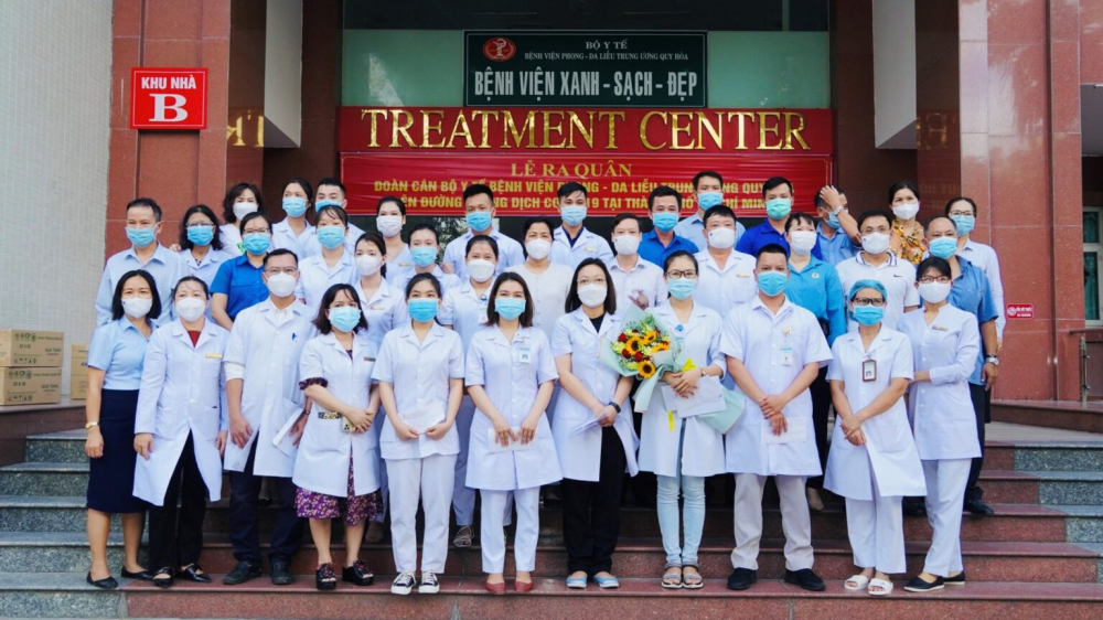 Đo&agrave;n c&ocirc;ng t&aacute;c của Bệnh viện Phong - Da liễu Trung ương Quy H&ograve;a v&agrave;o TPHCM hỗ trợ c&ocirc;ng t&aacute;c ph&ograve;ng, chống dịch COVID-19 trong buổi ra qu&acirc;n s&aacute;ng 30/7  Ảnh: Bệnh viện Phong - Da liễu Trung ương Quy H&ograve;a.