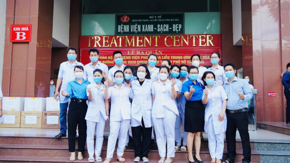 Đo&agrave;n c&ocirc;ng t&aacute;c của Bệnh viện Phong - Da liễu Trung ương Quy H&ograve;a v&agrave;o TPHCM hỗ trợ c&ocirc;ng t&aacute;c ph&ograve;ng, chống dịch COVID-19 trong buổi ra qu&acirc;n s&aacute;ng 30/7