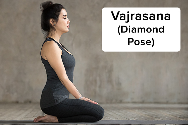 5. Vajrasana (tư thế kim cương) vajrasana (tư thế kim cương) để mọc t&oacute;c Bắt đầu ở tư thế quỳ gối, đặt m&ocirc;ng của bạn tr&ecirc;n g&oacute;t ch&acirc;n của bạn trong khi vẫn giữ hai b&agrave;n ch&acirc;n nối v&agrave;o nhau v&agrave; c&aacute;c ng&oacute;n ch&acirc;n hướng ra ph&iacute;a sau bạn. Đảm bảo đầu, cổ v&agrave; cột sống của bạn nằm tr&ecirc;n một đường thẳng. Đặt tay l&ecirc;n đ&ugrave;i, l&ograve;ng b&agrave;n tay hướng l&ecirc;n tr&ecirc;n. Giữ nguy&ecirc;n tư thế n&agrave;y trong v&agrave;i gi&acirc;y, h&iacute;t thở s&acirc;u. Thở ra v&agrave; thư gi&atilde;n.  Mở rộng ch&acirc;n của bạn v&agrave; duỗi thẳng ch&uacute;ng ra trước mặt bạn.