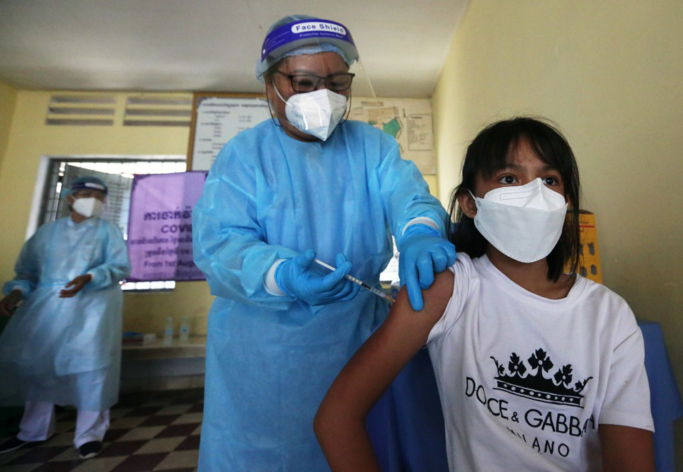 iện một số quốc gia ch&acirc;u &Acirc;u như Đan Mạch, Ph&aacute;p v&agrave; Litva đ&atilde; bắt đầu ti&ecirc;m vaccine ngừa COVID-19 cho trẻ em để c&oacute; thể sớm đạt được khả năng miễn dịch cộng đồng.