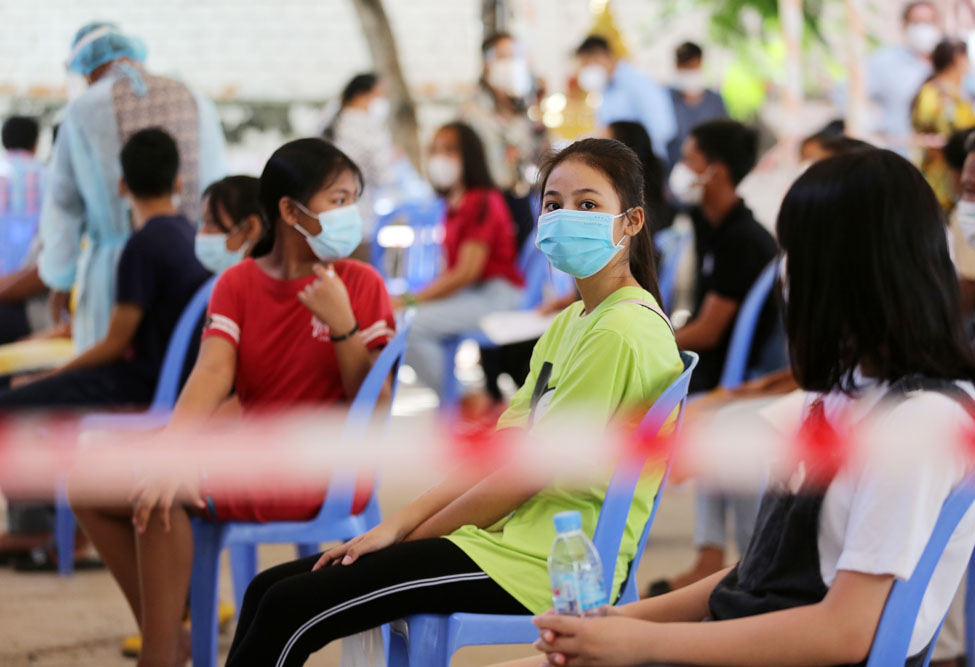 Thủ tướng Hun Sen nhấn mạnh việc ti&ecirc;m ph&ograve;ng COVID-19 cho trẻ em l&agrave; bước quan trọng để tạo ra miễn dịch cộng đồng.