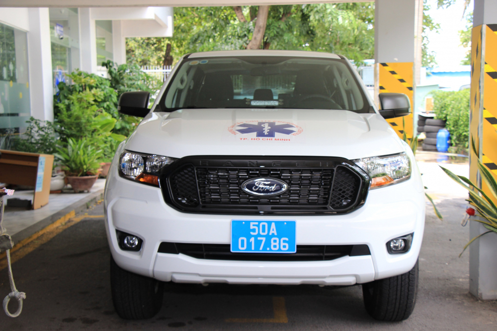Việc hỗ trợ xe vận chuyển bệnh nh&acirc;n đang rất cần thiết cho c&ocirc;ng t&aacute;c ph&ograve;ng, chống dịch hiện nay. Ảnh: Ho&agrave;ng Anh.