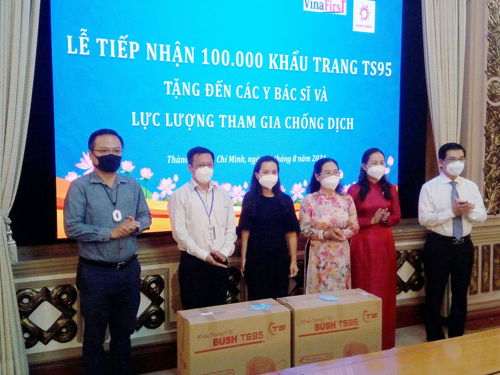 Số khẩu trang n&oacute;i tr&ecirc;n sẽ được trao tới MTTQ 21 quận huyện v&agrave; TP. Thủ Đức thực sự l&agrave; nguồn động lực quan trọng, động vi&ecirc;n tinh thần cho đội ngũ tham gia c&ocirc;ng t&aacute;c ph&ograve;ng chống dịch Covid -19 tiếp tục an t&acirc;m thực hiện tốt nhất nhiệm vụ được giao, nhất l&agrave; những khu vực c&oacute; nguy cơ l&acirc;y nhiễm cao.
