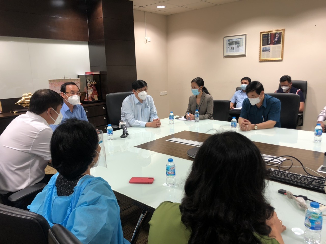 Bộ Trưởng Bộ Y tế Nguyễn Thanh Long đến thăm v&agrave; l&agrave;m việc tại Bệnh viện Quốc tế City