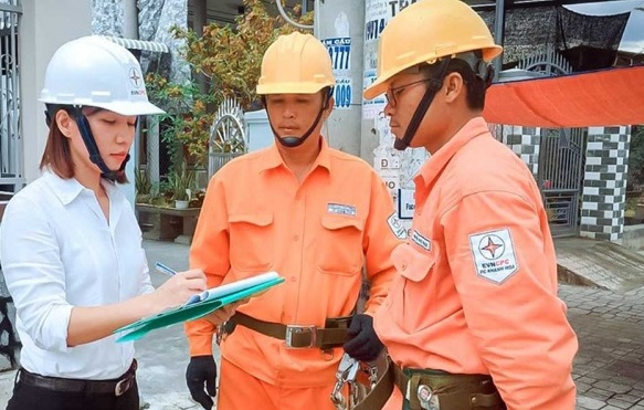 Sau quyết định giảm gi&aacute; điện hỗ trợ người d&acirc;n c&aacute;c địa phương thực hiện gi&atilde;n c&aacute;ch x&atilde; hội theo Chỉ thị 16, c&oacute; thẻ gi&aacute; nước, gi&aacute; cước viễn th&ocirc;ng... cũng sẽ giảm