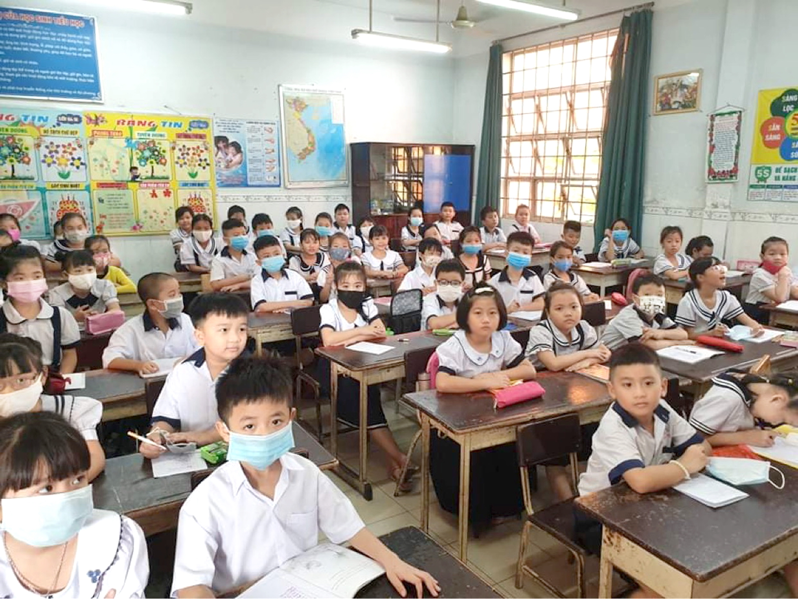 Học sinh Trường tiểu học L&ecirc; Văn Thọ (Q.12, TP.HCM) - một trong những trường c&oacute; &aacute;p lực tuyển sinh đầu cấp - ẢNH: PH&Uacute;C TRẦN