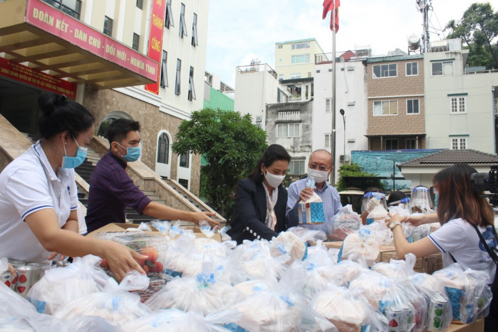 Trung t&acirc;m được đặt tại Ủy ban MTTQ Việt Nam TPHCM (số 55 Mạc Đĩnh Chi, phường Đa Kao, quận 1) 