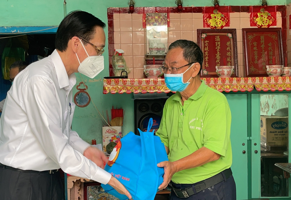 Từ ng&agrave;y 3/8, 5.400 phần qu&agrave; đến c&aacute;c hộ d&acirc;n th&ocirc;ng qua hệ thống MTTQ quận, huyện, TP. Thủ Đức