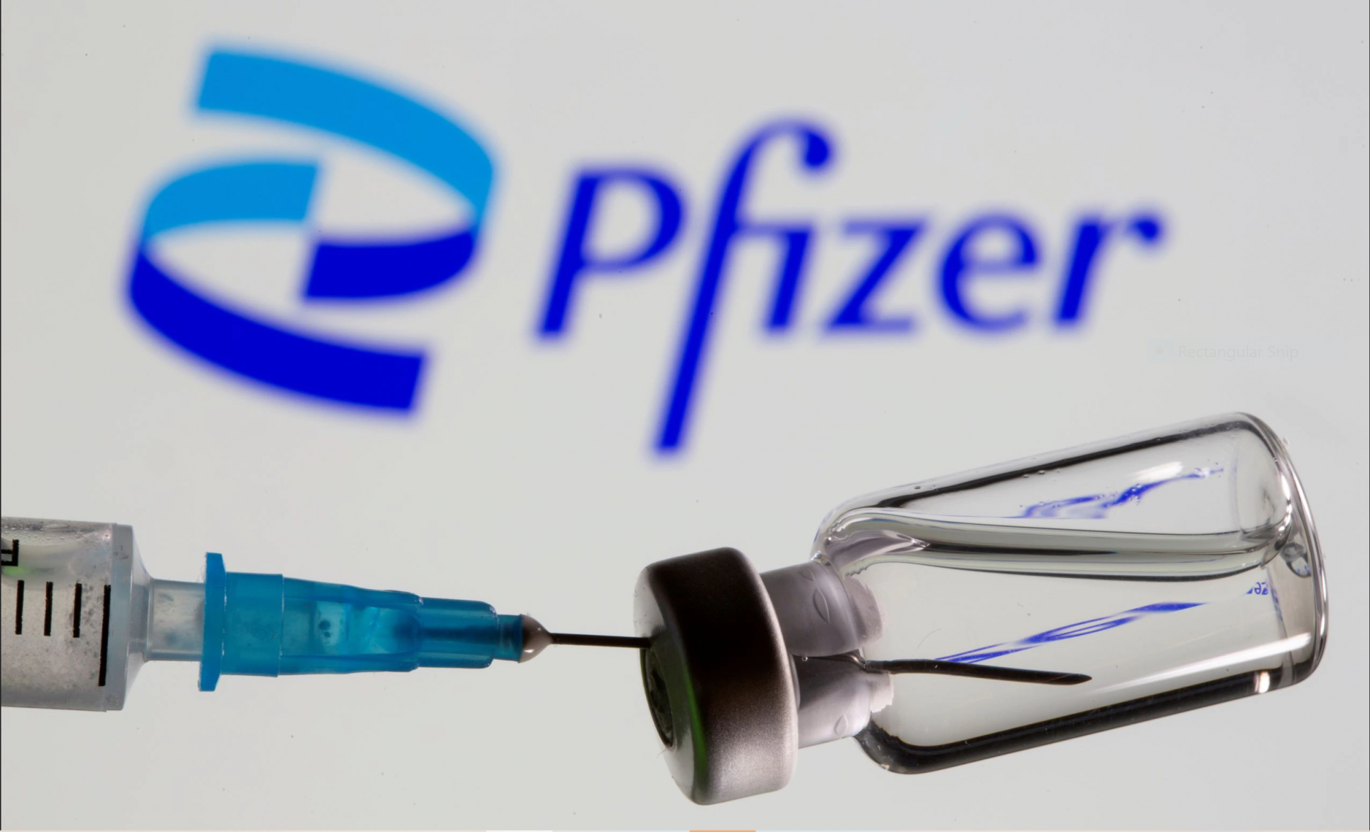 Vắc xin Pfizer sẽ được ph&ecirc; duyệt ch&iacute;nh thức v&agrave;o đầu th&aacute;ng 9/2021 - Ảnh: Dado Ruvic/Reuters
