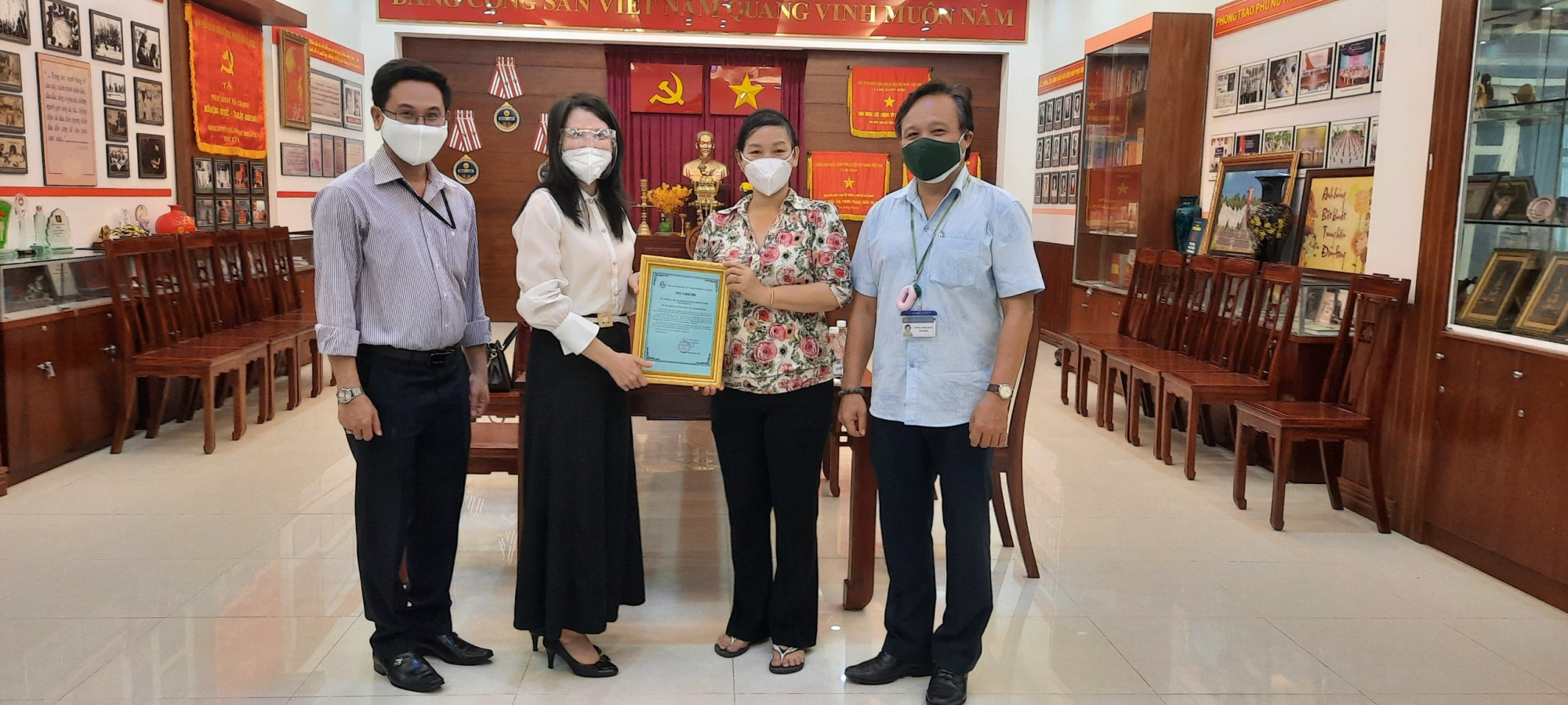 B&agrave; Trần Thị Phương Hoa - Pho Chủ tịch Hội LHPN TP - đại diện Ban Thường vụ gởi thư cảm ơn đến Hội LHPN Doanh nh&acirc;n Việt Nam tại Đ&agrave;i Loan