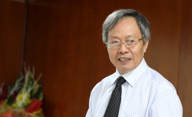 GS-TS Hồ Sĩ Qu&yacute; - nguy&ecirc;n Viện trưởng Viện Th&ocirc;ng tin KHXH Việt Nam, Ủy vi&ecirc;n Hội đồng Khoa học Viện H&agrave;n l&acirc;m KHXH Việt Nam - Ảnh: HUTECH