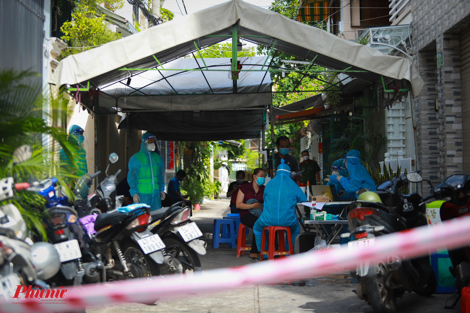 Điểm ti&ecirc;m trong khu d&acirc;n cư thuộc phường 13 quận 11 đang l&agrave; v&ugrave;ng xanh kh&ocirc;ng c&oacute; dịch