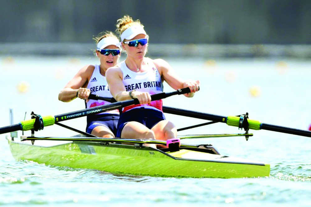 Helen Glover (tr&aacute;i) tranh t&agrave;i c&ugrave;ng đồng đội ở Olympic Tokyo. Tại giải đấu năm nay, c&ocirc; chia sẻ &ldquo;sẽ nỗ lực mang về huy chương&rdquo; d&agrave;nh tặng gia đ&igrave;nh v&agrave; ba con nhỏ  - ẢNH: Nippon