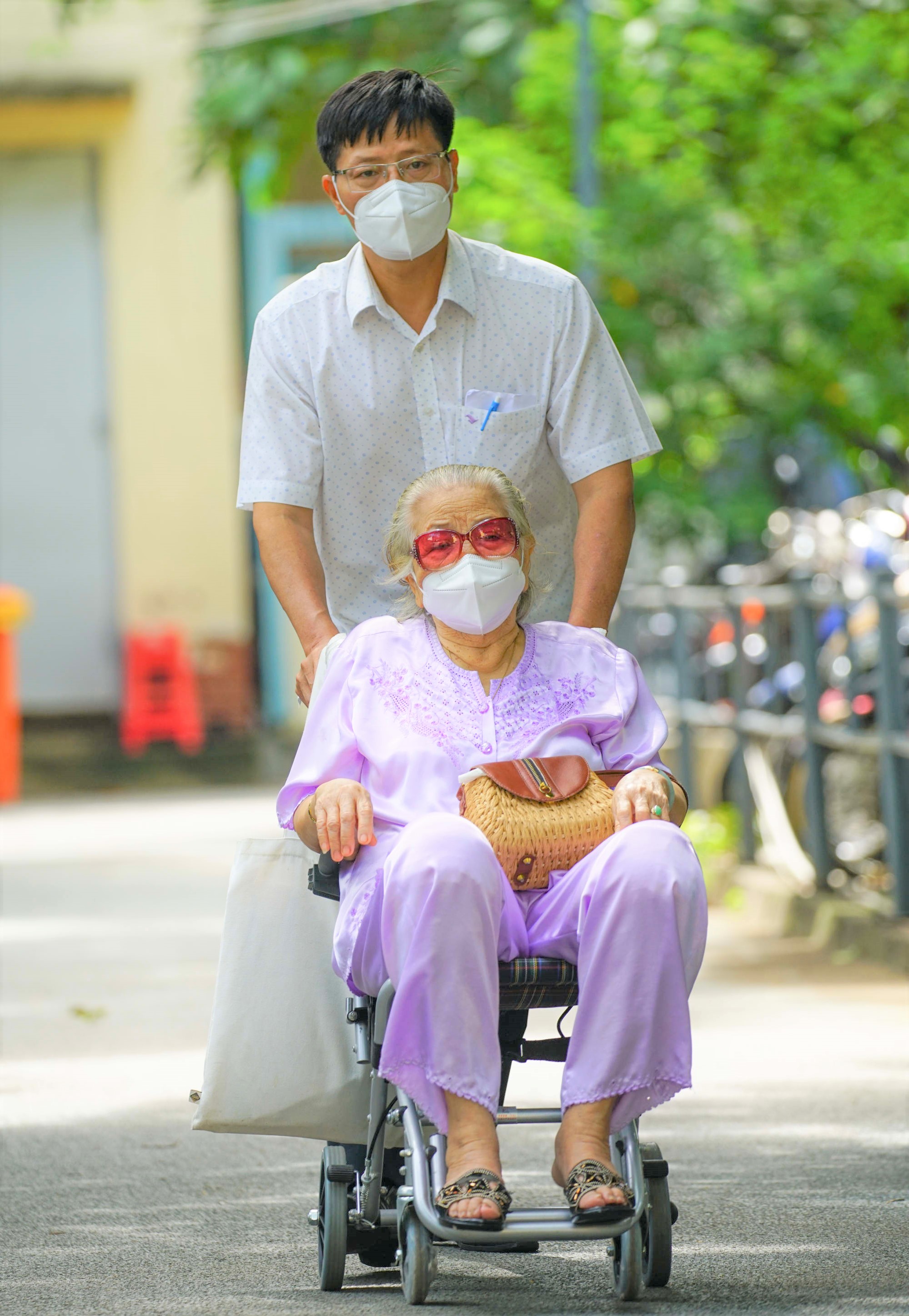 Nhiều người 