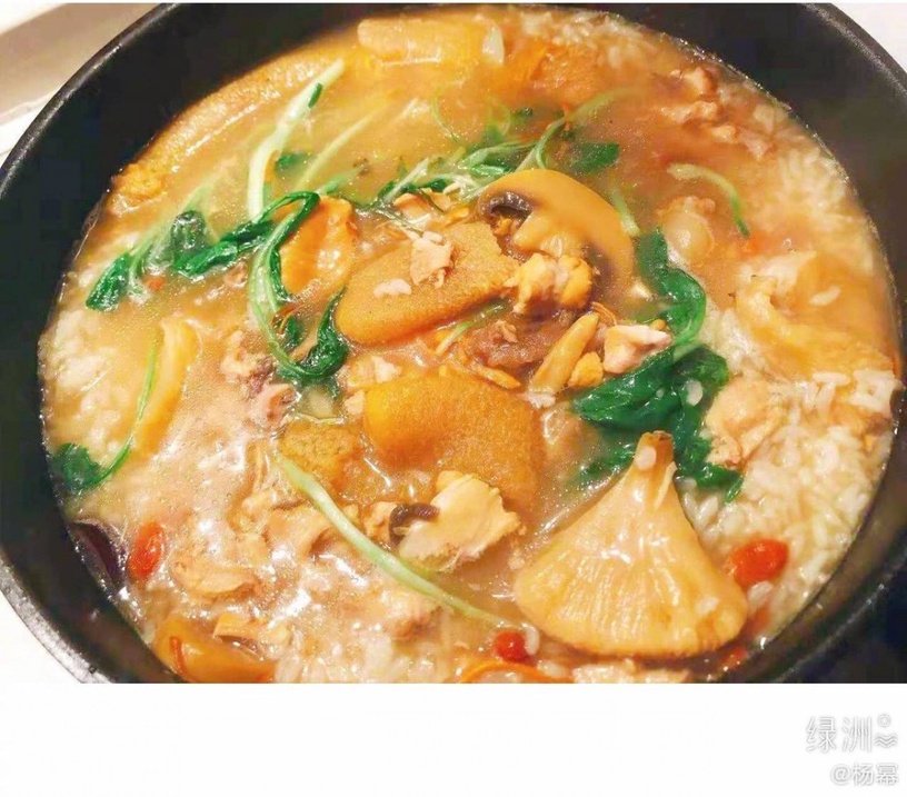 Nữ diễn vi&ecirc;n thường xuy&ecirc;n chia sẻ h&igrave;nh ảnh những m&oacute;n ăn do c&ocirc; n&agrave;ng nấu tr&ecirc;n Weibo (mạng x&atilde; hội lớn nhất tại Trung Quốc).