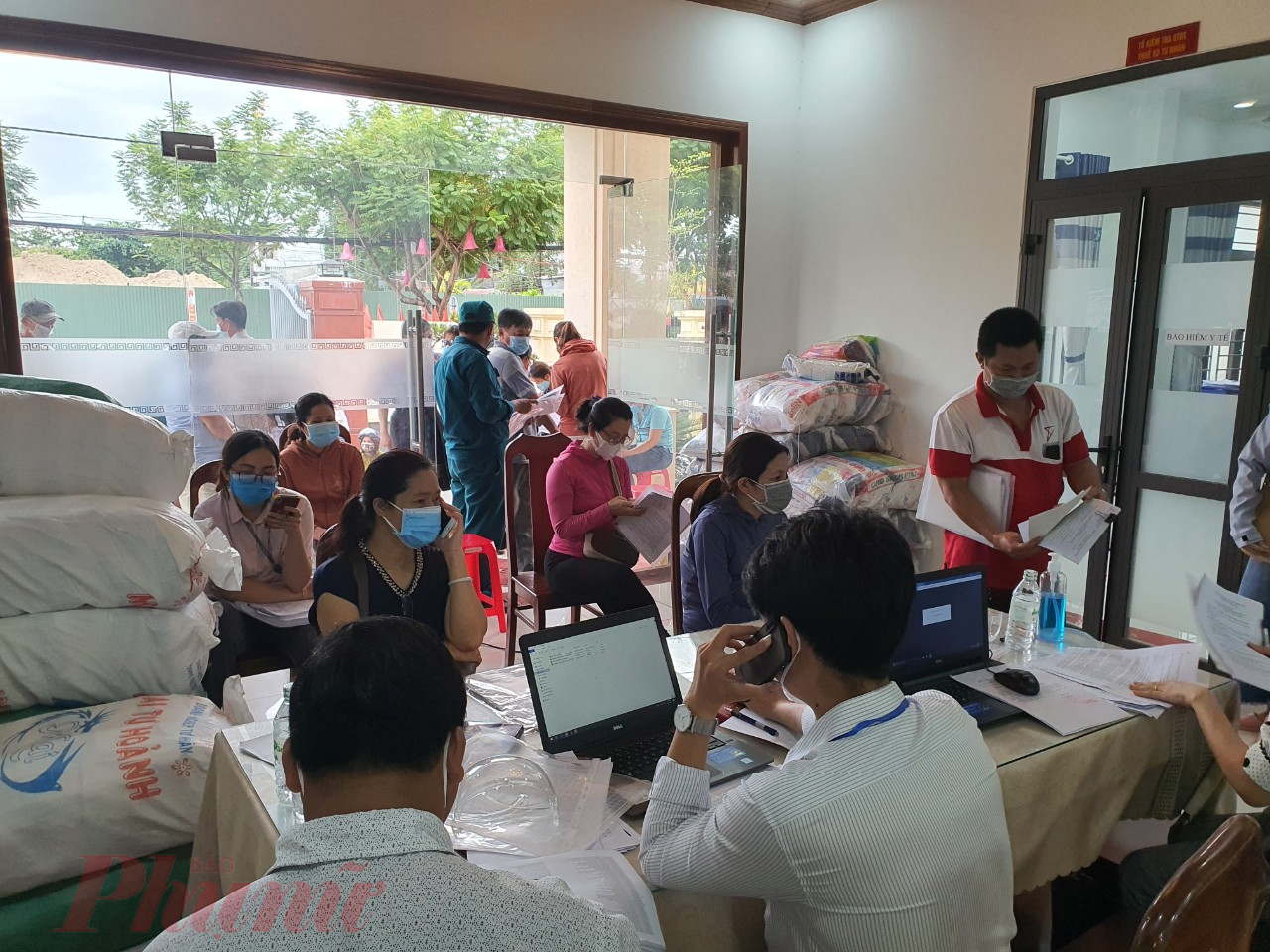 Việc chen ch&uacute;c kh&ocirc;ng đảm bảo khoảng c&aacute;ch
