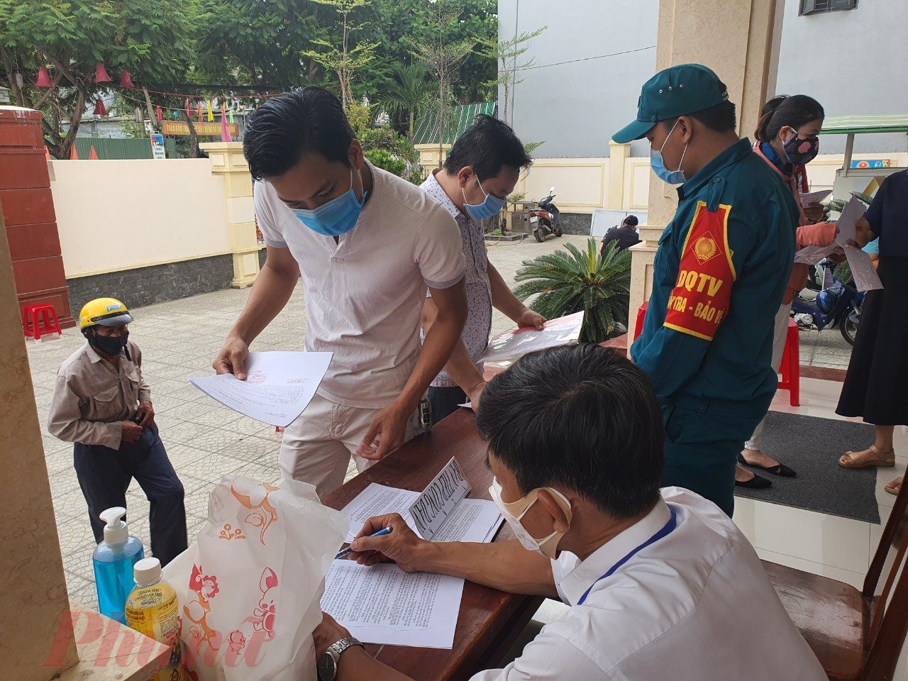 Mẫu giấy đi đường mới quy định cụ thể c&aacute;c chủ thể được k&yacute; đ&oacute;ng dấu x&aacute;c nhận cho người lao động thuộc cơ quan m&igrave;nh quản l&yacute;