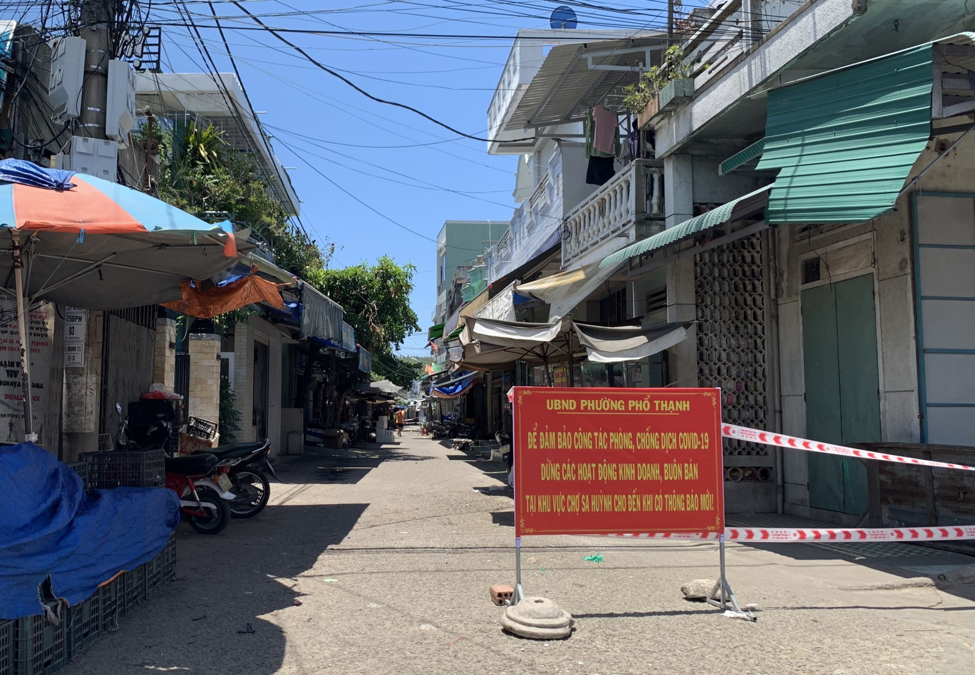 4 tổ d&acirc;n phố: Thạch By 1, Thạch By 2, La V&acirc;n, Thạnh Đức 2  gần 12.000 d&acirc;n thuộc phường Phổ Thạnh kh&ocirc;ng ra khỏi nh&agrave; từ 18g đến 6g h&ocirc;m sau