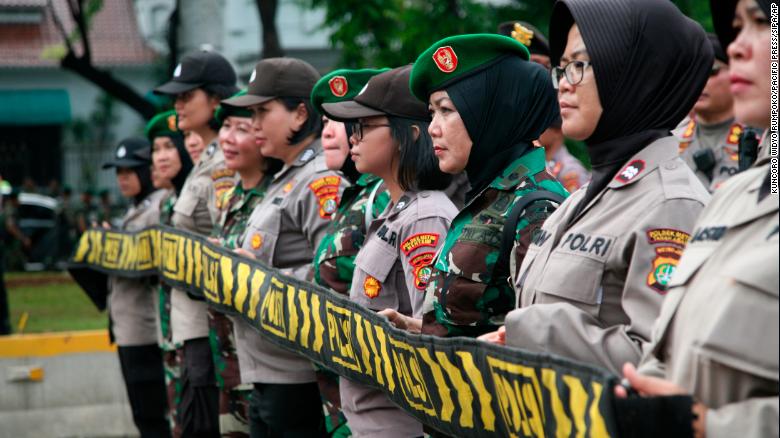 Qu&acirc;n đội Indonesia đề nghị c&oacute; thể chấm dứt hoạt động kiểm tra trinh tiết của c&aacute;c t&acirc;n binh nữ g&acirc;y tranh c&atilde;i