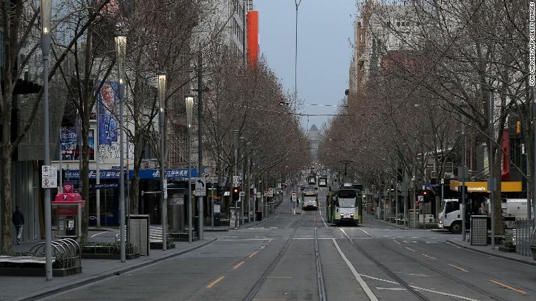 Một con phố y&ecirc;n tĩnh ở Melbourne trong đợt phong tỏa lần thứ s&aacute;u của th&agrave;nh phố v&agrave;o ng&agrave;y 6/8