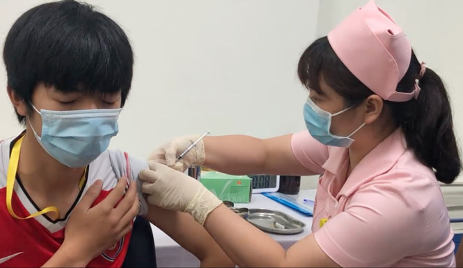 Trong số 357 t&igrave;nh nguyện vi&ecirc;n tham gia thử nghiệm vắc xin COVIVAC giai đoạn 2, sẽ c&oacute; nh&oacute;m ti&ecirc;m vắc xin AstraZeneca để đối chứng