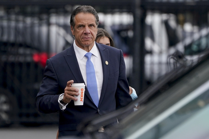 Thống đốc New York Andrew Cuomo đ&atilde; tuy&ecirc;n bố từ chức sau h&agrave;ng loạt c&aacute;c c&aacute;o buộc quấy rối t&igrave;nh dục.