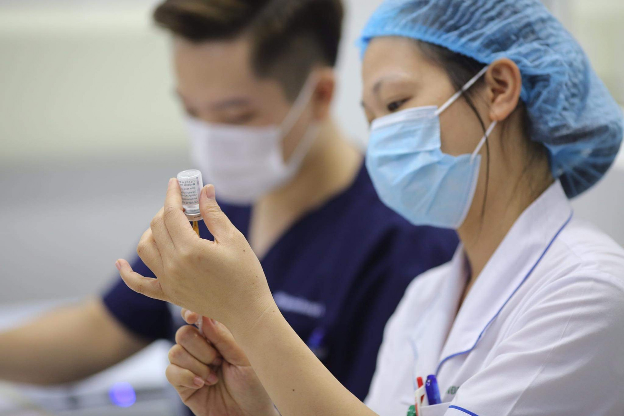 Bộ Y tế đang y&ecirc;u cầu c&aacute;c Tỉnh, Th&agrave;nh phố khẩn trương triển khai ti&ecirc;m vắc-xin.