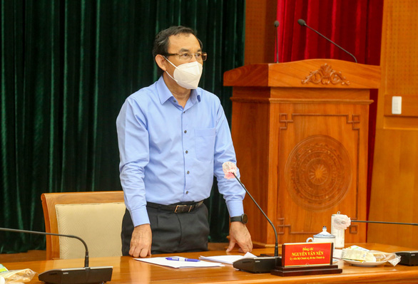 Ủy vi&ecirc;n Bộ Ch&iacute;nh trị, B&iacute; thư Th&agrave;nh ủy TPHCM NGuyễn Văn N&ecirc;n đề nghị Hội nghị đem tất cả t&acirc;m huyết để thảo luận c&ocirc;ng t&aacute;c ph&ograve;ng chống dịch
