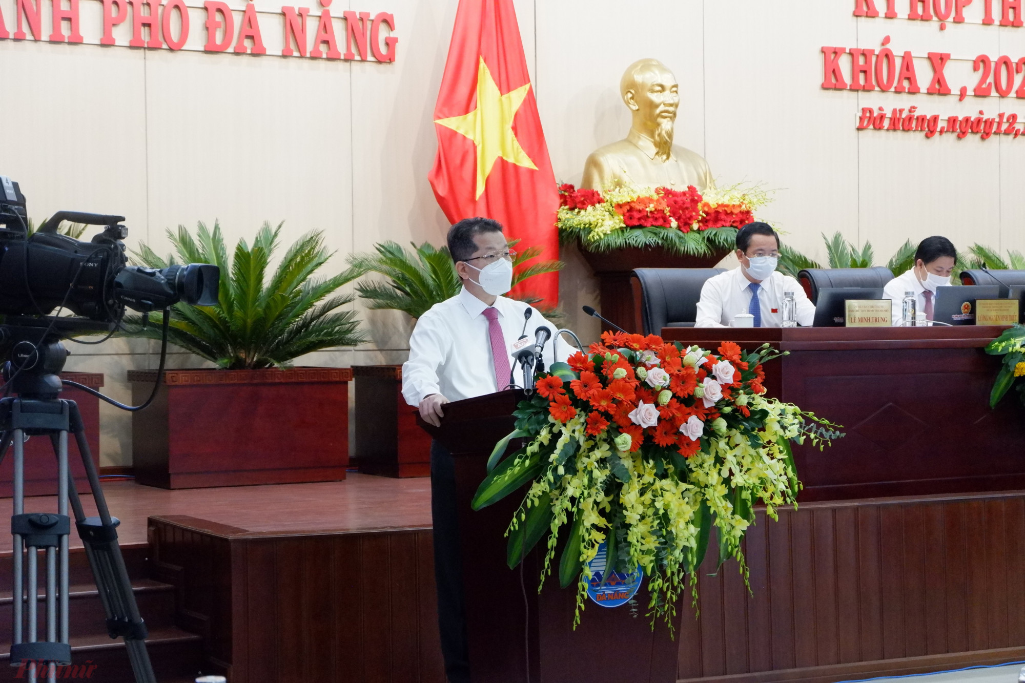 L&atilde;nh đạo cao nhất TP.Đ&agrave; Nẵng đ&atilde; l&ecirc;n phương &aacute;n kh&oacute;a chặt th&agrave;nh phố để ph&ograve;ng chống COVID-19 nếu ca nhiễm kh&ocirc;ng giảm