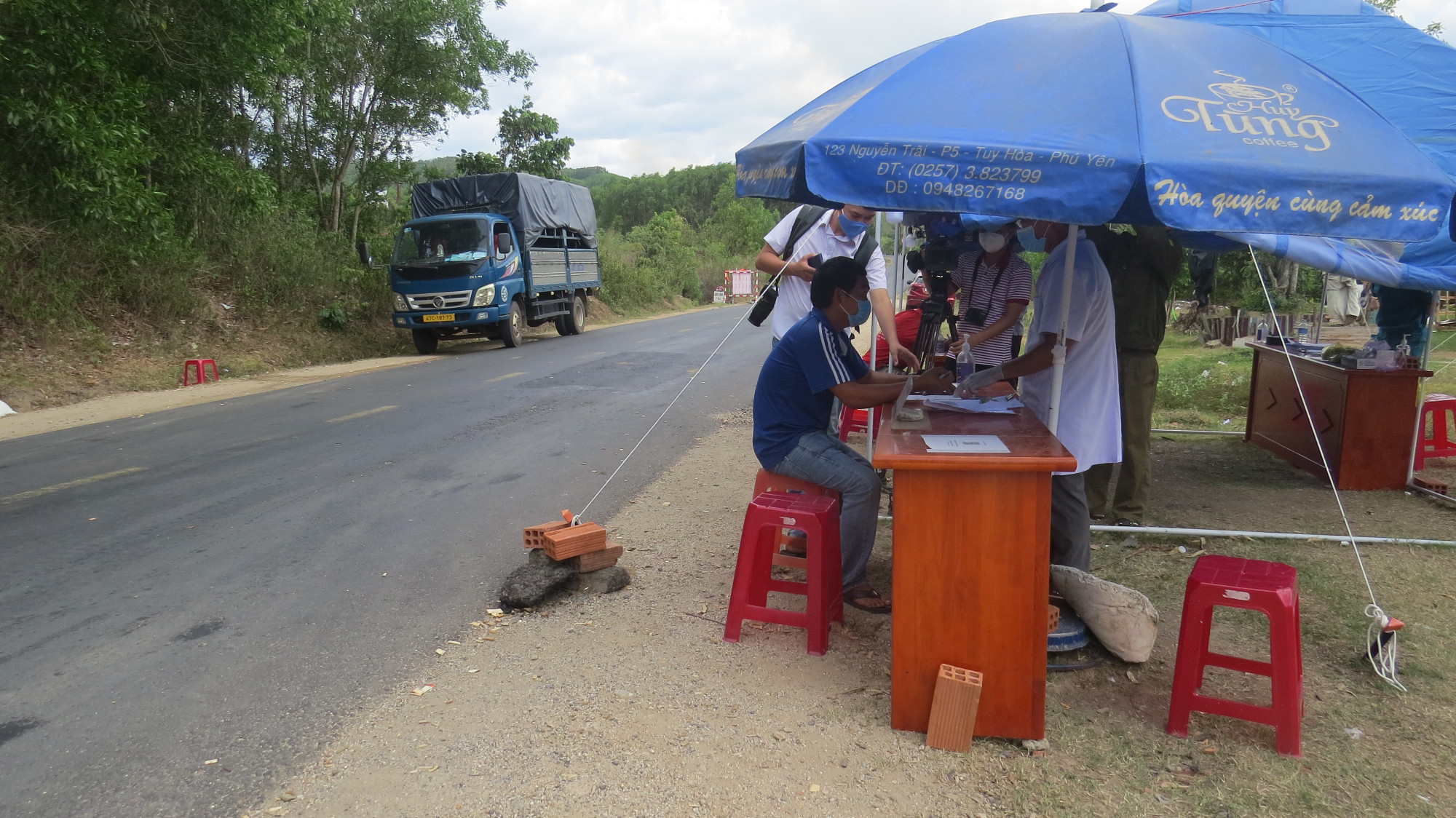 Chốt chặn kiểm so&aacute;t dịch bệnh COVID-19 của tỉnh Ph&uacute; Y&ecirc;n