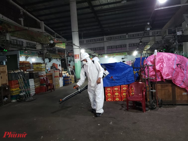 Từ 7g s&aacute;ng 12/8, chợ đầu mối H&ograve;a Cường dừng hoạt động do COVID-19 tấn c&ocirc;ng
