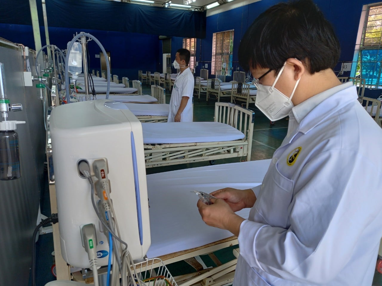 Bệnh viện d&atilde; chiến điều trị COVID-19 Ph&uacute; Nhuận. Ảnh: H&agrave; Văn Đạo