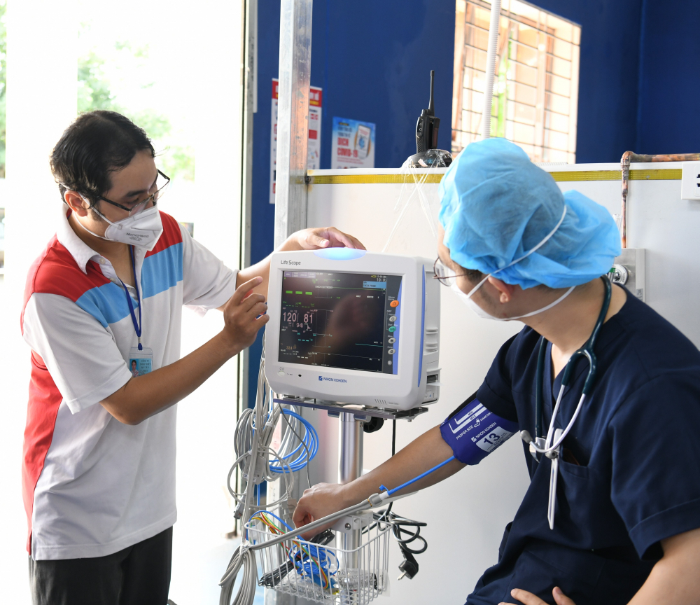 Bệnh viện d&atilde; chiến điều trị COVID-19 Ph&uacute; Nhuận số 1 được trang bị nhiều trang thiết bị y tế hiện đại. Ảnh: Chế Trung.