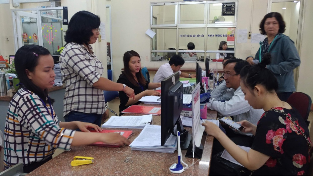 Mặc d&ugrave; cũng bị ảnh hưởng do dịch, nhưng người l&agrave;m c&ocirc;ng ăn lương kh&ocirc;ng được giảm thuế TNCN v&igrave; được cho l&agrave; nh&oacute;m c&oacute; thu nhập cao