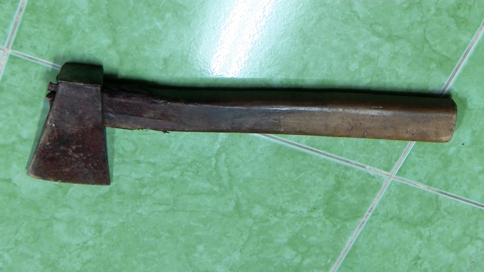 Hung kh&iacute; g&acirc;y &aacute;n bị cơ quan chức năng thu giữ