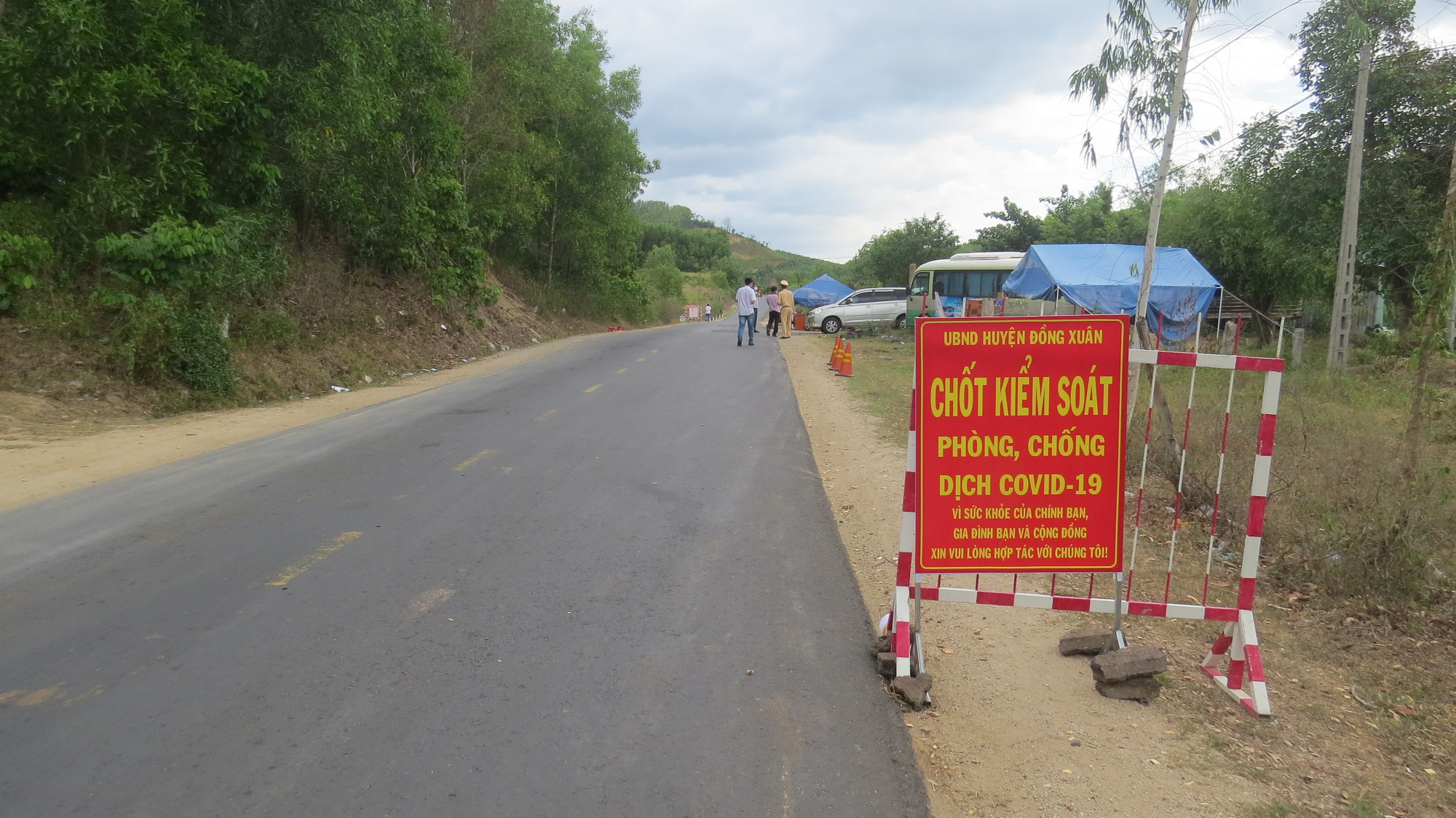 Chốt chặn kiểm so&aacute;t dịch bệnh Covid-19 của tỉnh Ph&uacute; Y&ecirc;n