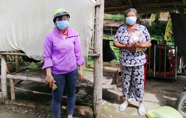 C&aacute;c đo&agrave;n thể tỉnh S&oacute;c Trăng hỗ trợ c&aacute;c gia đ&igrave;nh neo đơn, kh&oacute; khăn trong đại dịch COVID-19
