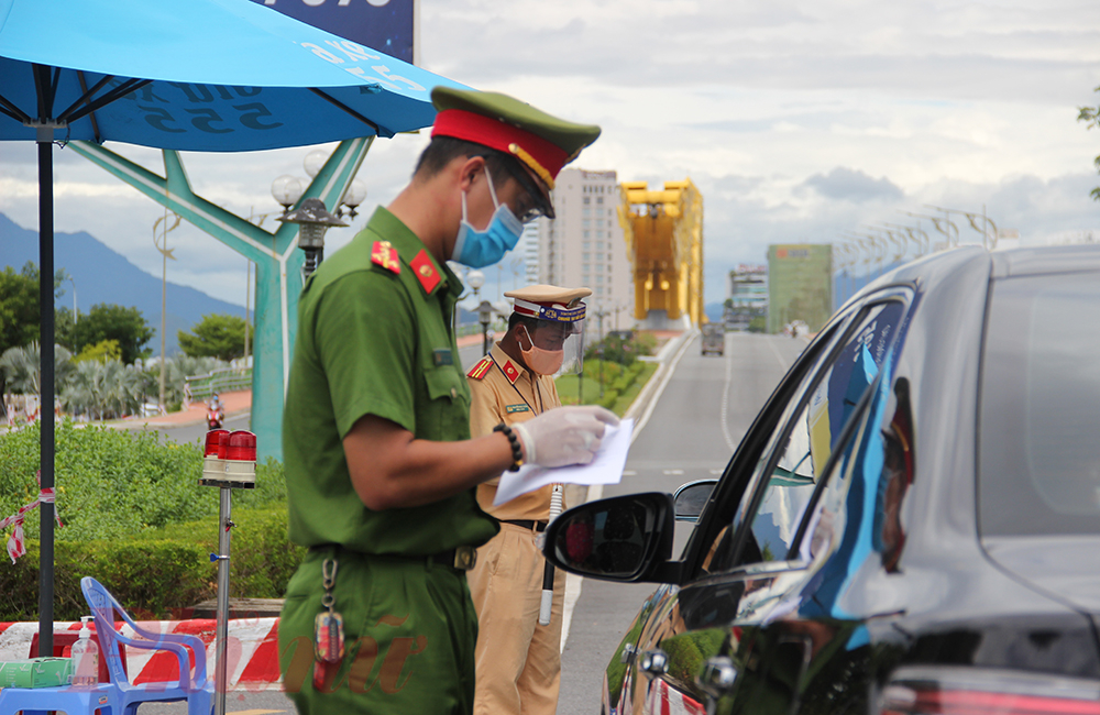 Theo đ&oacute;, trong những ng&agrave;y 'phong th&agrave;nh' việc kiểm so&aacute;t chặt người d&acirc;n ở y&ecirc;n tại nh&agrave; sẽ được l&agrave;m mạnh. Rất &iacute;t người l&agrave;m c&aacute;c nhiệm vụ trọng yếu được ra đường.