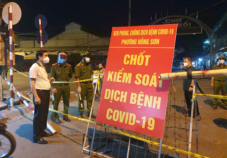 Phong toả chợ đầu mối Vinh khi xuất hiện c&aacute;c ca mắc COVID-19 mới
