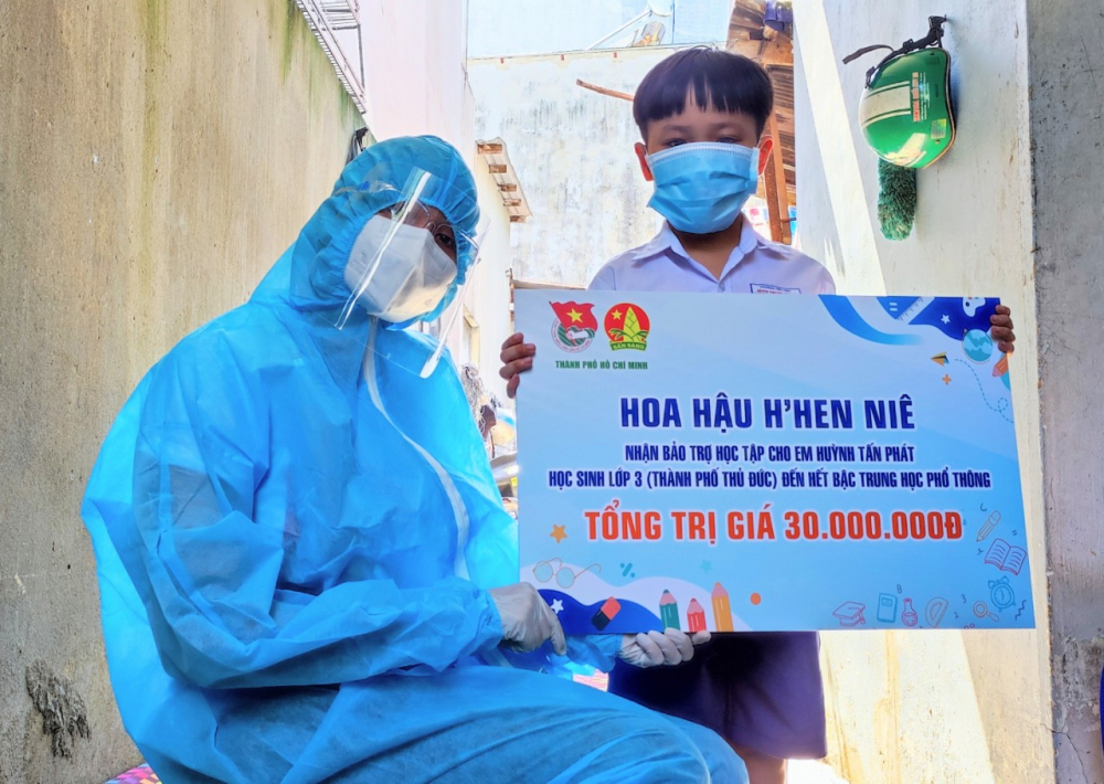 Chương tr&igrave;nh nhận được sự tham gia của nhiều Mạnh Thường Qu&acirc;n như Hoa hậu H'Hen Ni&ecirc;, MC Quỳnh Hoa... bảo trợ, động vi&ecirc;n c&aacute;c em ho&agrave;n th&agrave;nh con đường học vấn, đ&oacute;ng g&oacute;p x&acirc;y dựng TP v&agrave; đất nước