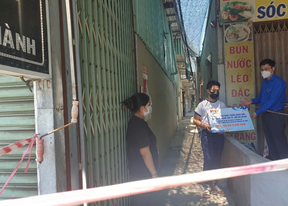 Ngo&agrave;i học bổng h&agrave;ng năm, Trung t&acirc;m Ph&aacute;t triển Khoa học v&agrave; C&ocirc;ng nghệ Trẻ TPHCM c&ograve;n c&oacute; nhiều chương tr&igrave;nh hỗ trợ ph&aacute;t triển kỹ năng cho c&aacute;c em.